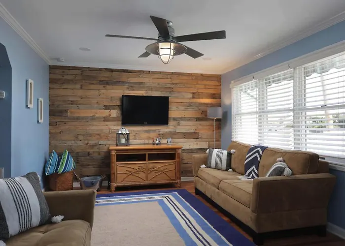Island Time- Beautifully Renovated Bay View Home