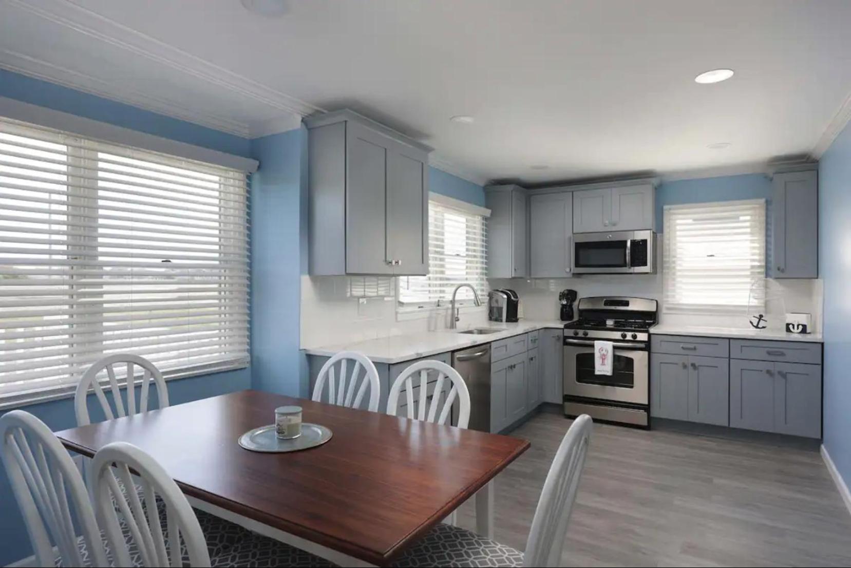 Island Time- Beautifully Renovated Bay View Villa *