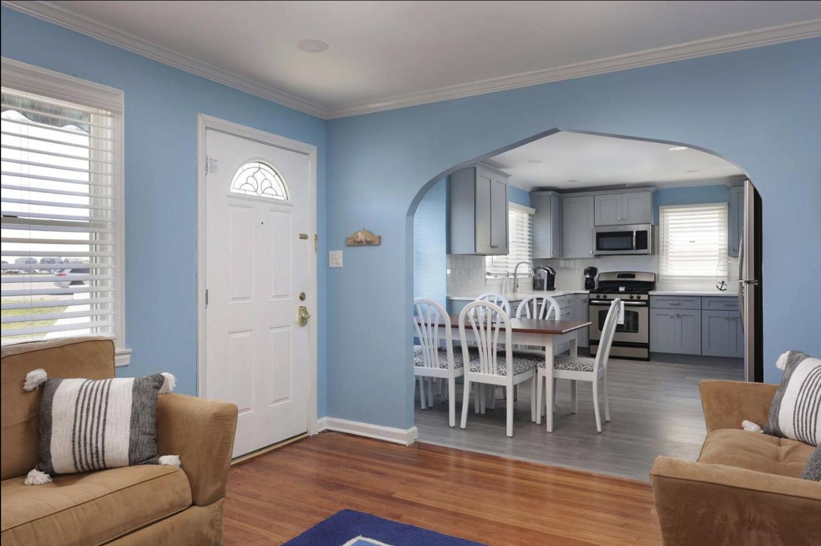 Island Time- Beautifully Renovated Bay View Villa *